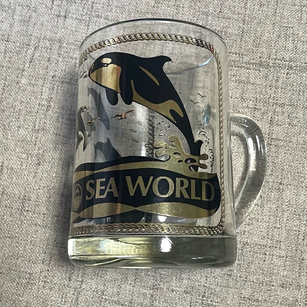 Vtg Sea World Glass Collectors Stein Mug Black & Gold Killer Whale Dolphin Orca